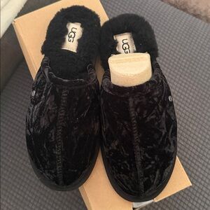 UGG Black pearle crushed Velvet